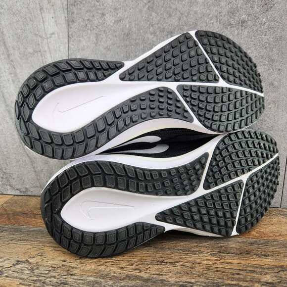 Nike Vomero 17 Size 8.5 Womens Black White Anthracite Running Athletic Shoes - Picture 9 of 10